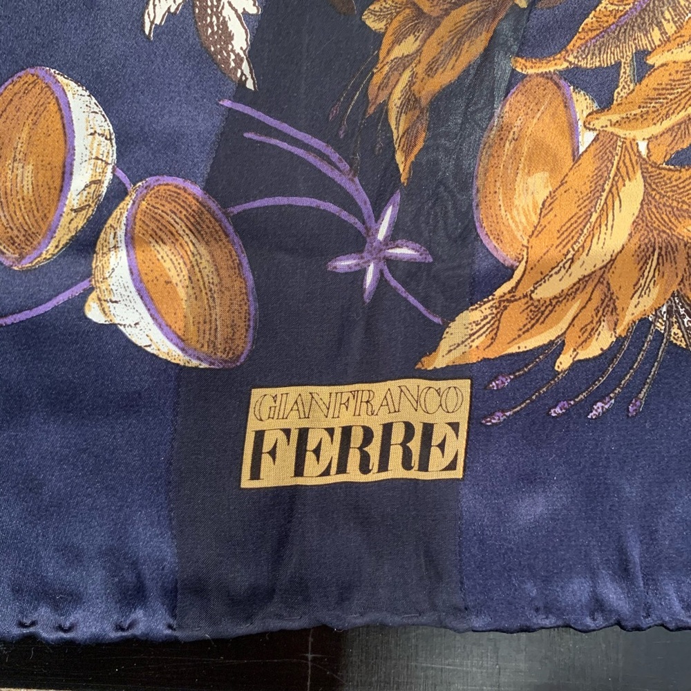 Exquisite Silk Gianfranco Ferré Oblong Scarf